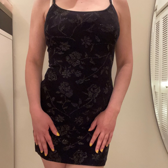 Black Bodycon Party Dress - Picture 4 of 4